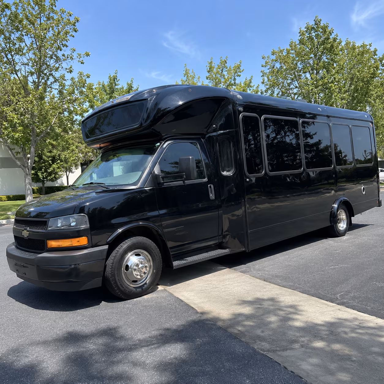huber heights 15 passenger party bus