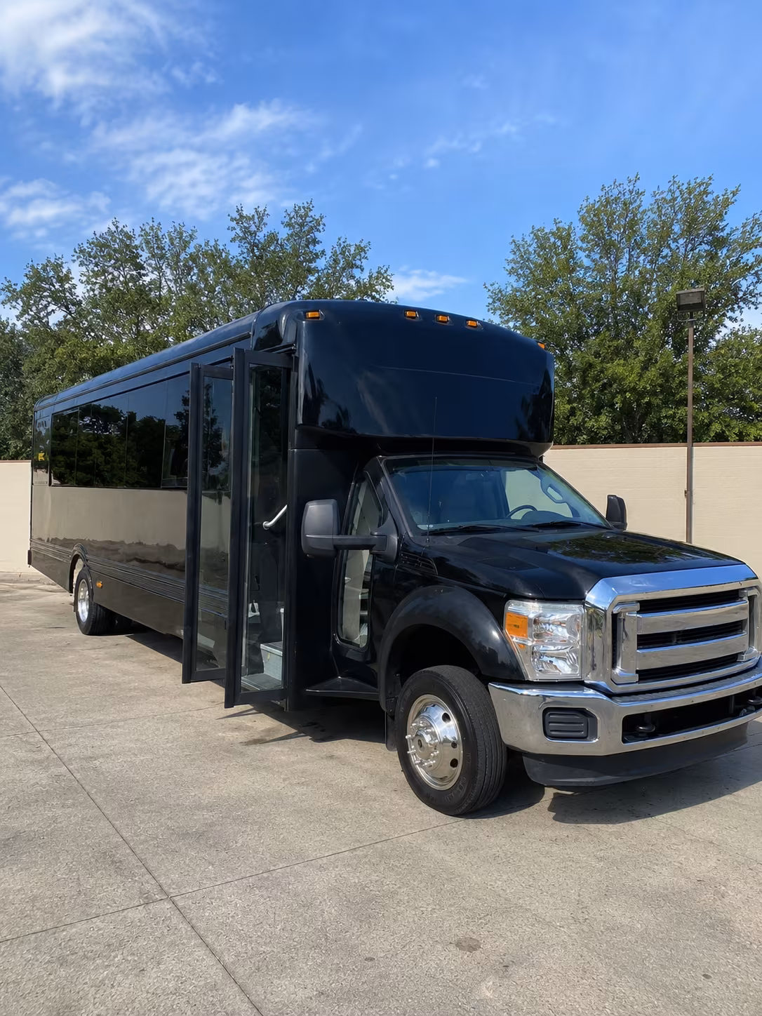 huber heights 20 passenger party bus