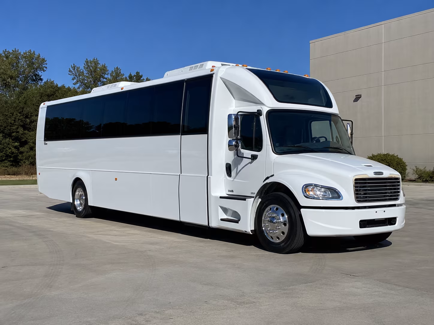 huber heights 28 passenger party bus